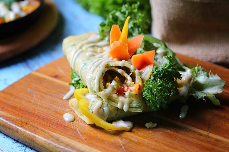 Fresh pasta salad with colorful vegetables — piada italian style